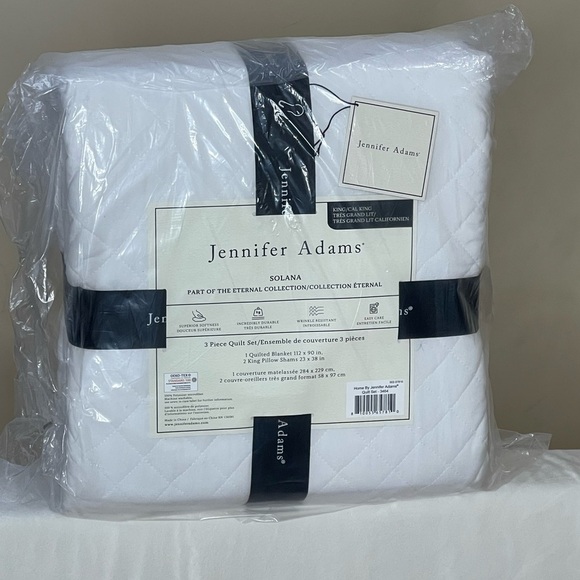 Jennifer Adams Other - White Quilt Set